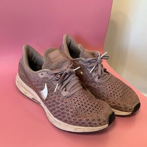 Nike Zoom Pegasus 35 athletic shoes